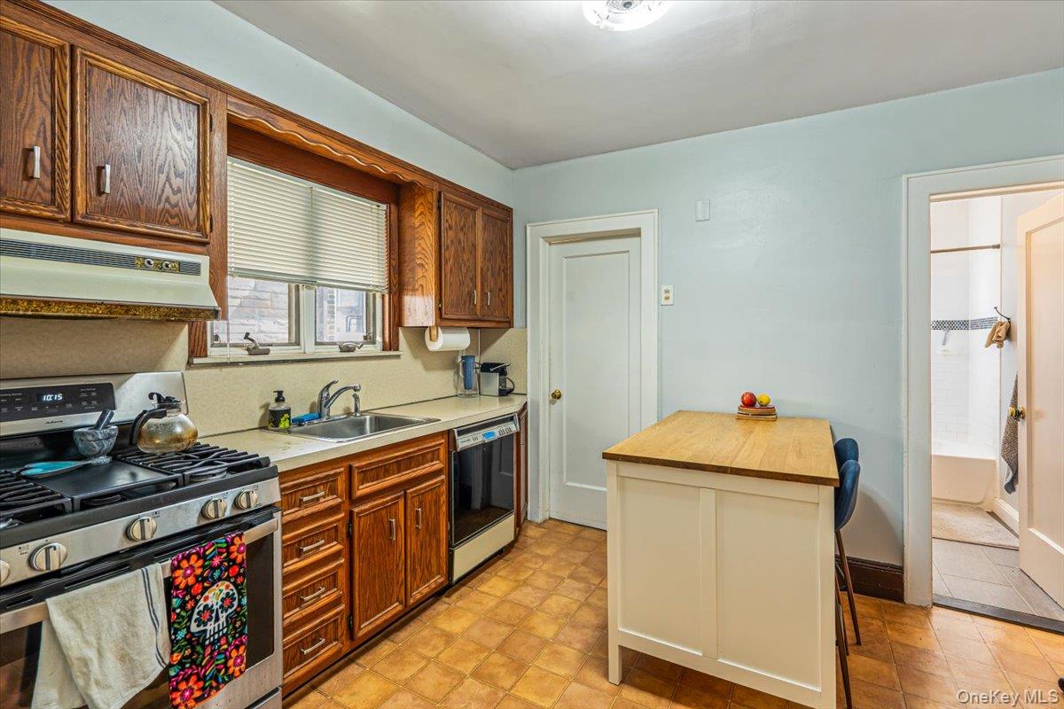 32 – 07 148 Street – For Sale photo 10