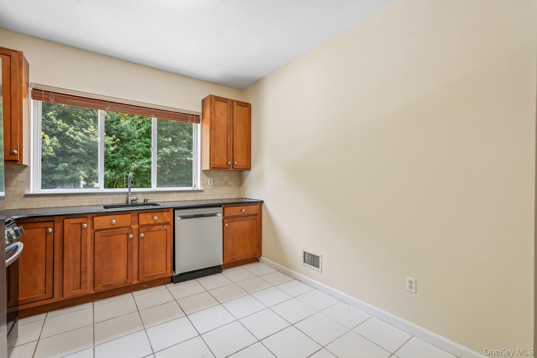 212 Arlington Court – For Sale photo 16