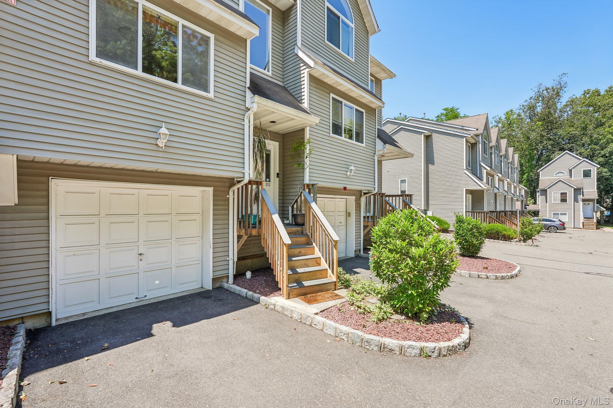 212 Arlington Court – For Sale photo 4
