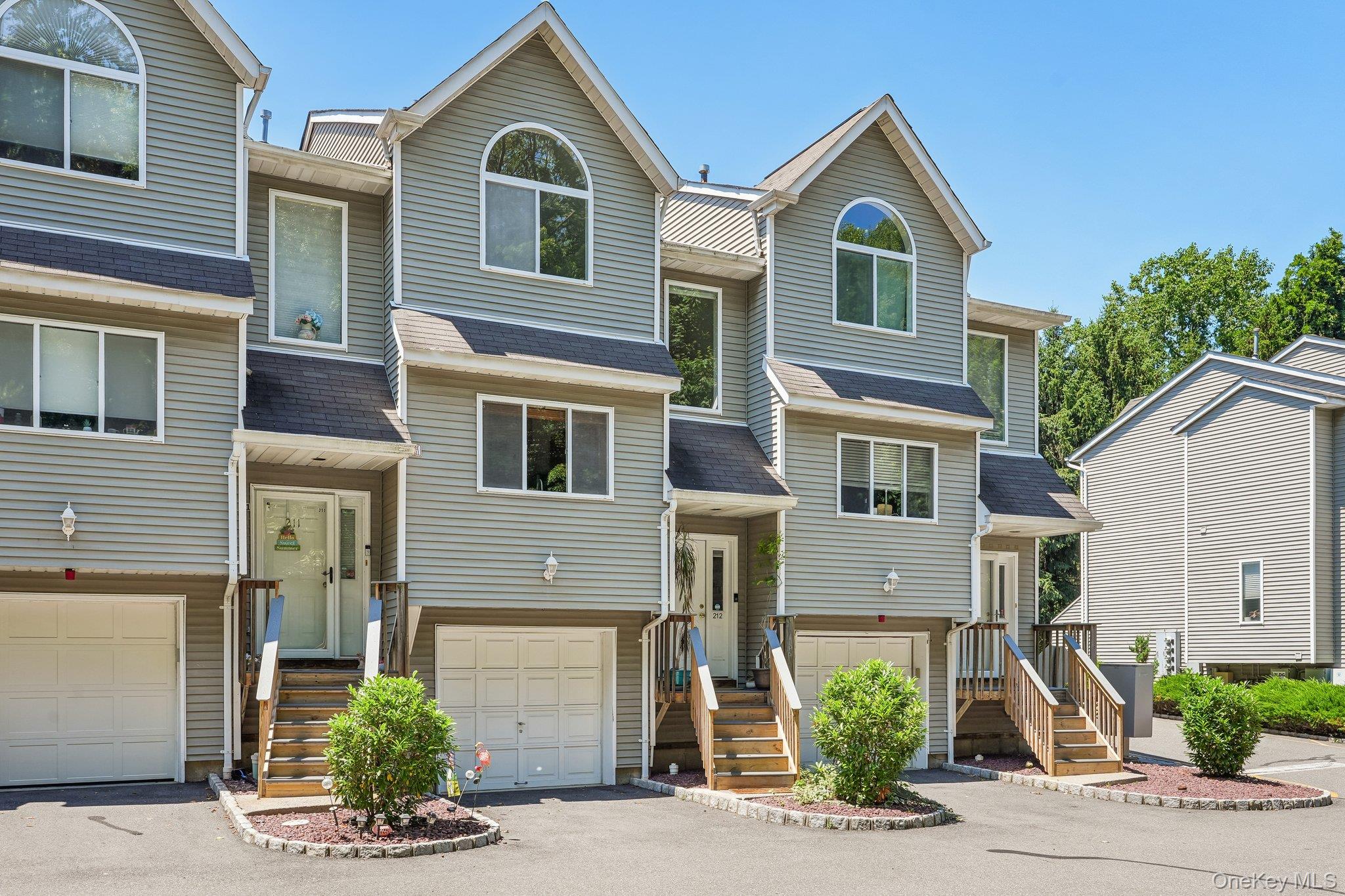 212 Arlington Court – For Sale