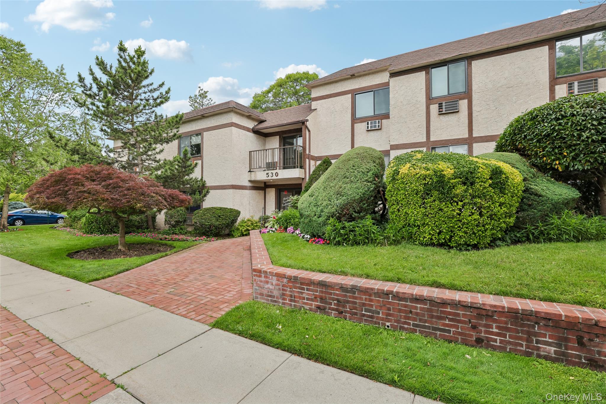 530 Hudson Avenue – For Sale photo 2