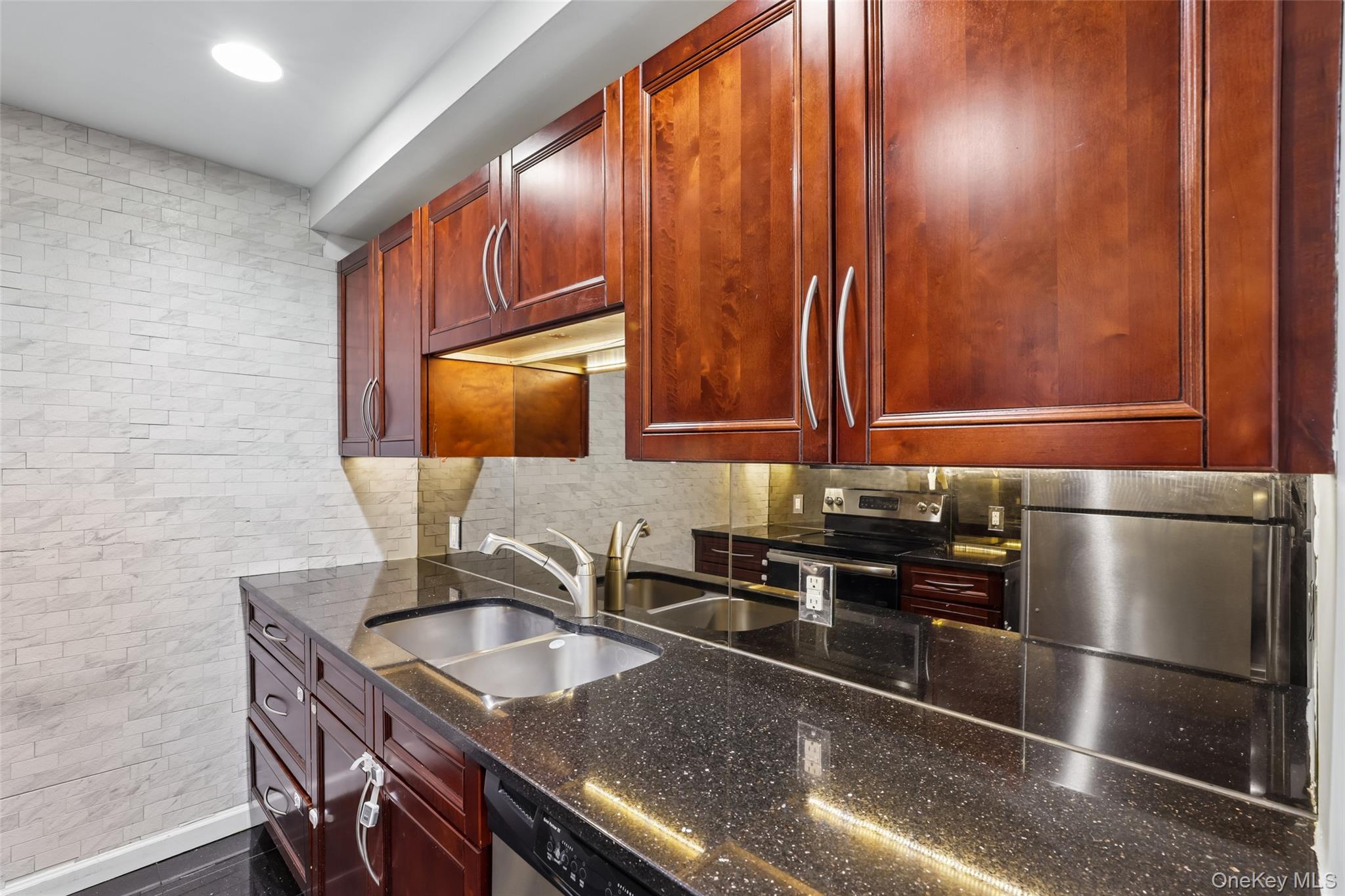 530 Hudson Avenue – For Sale photo 15