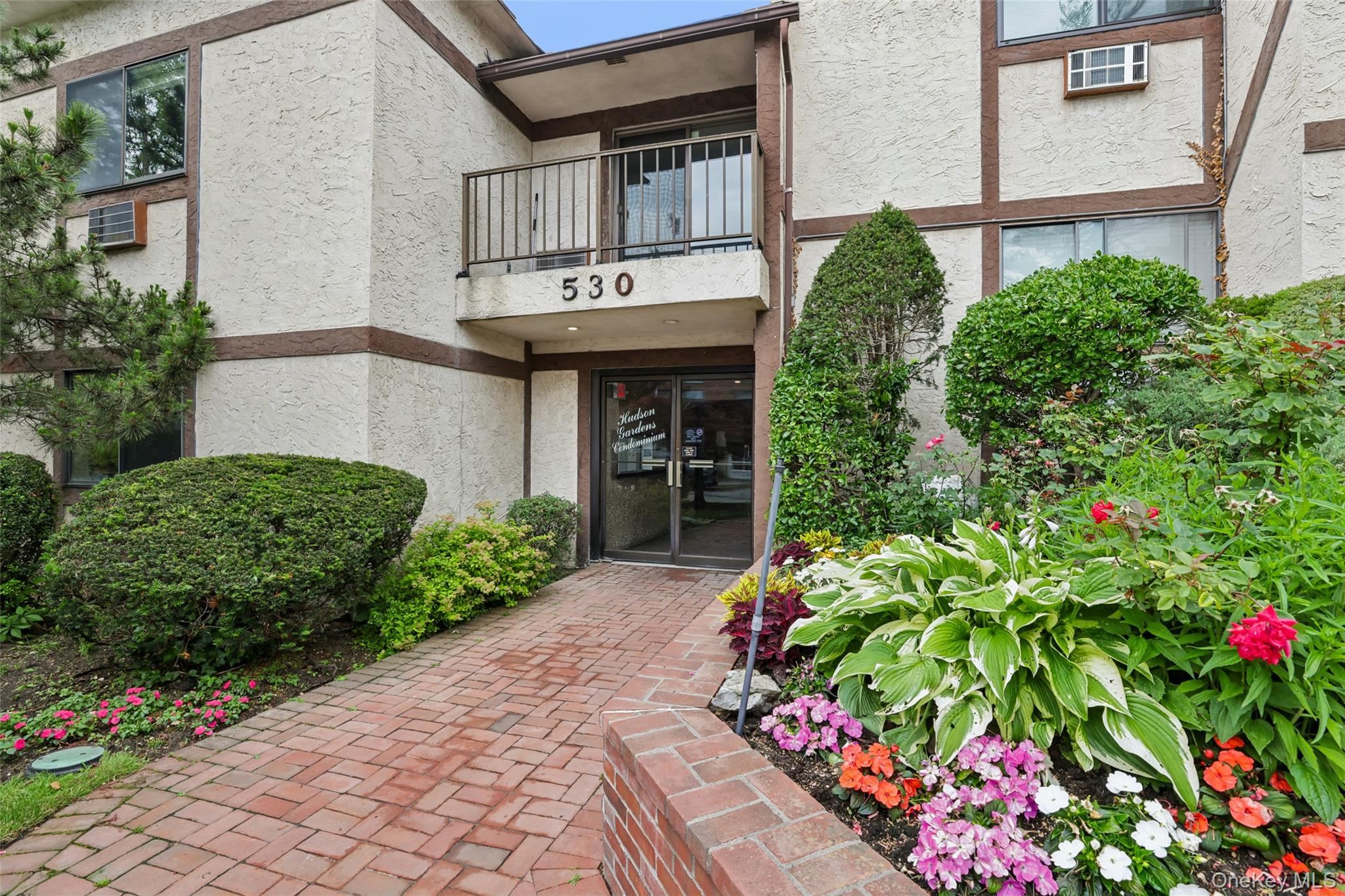 530 Hudson Avenue – For Sale photo 3
