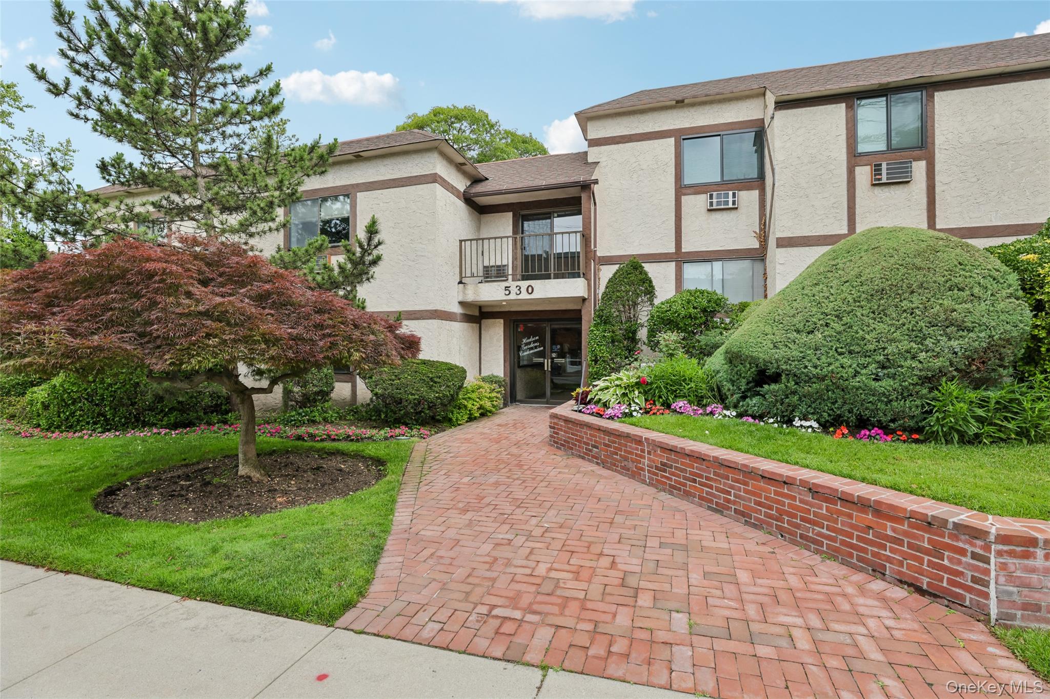530 Hudson Avenue – For Sale