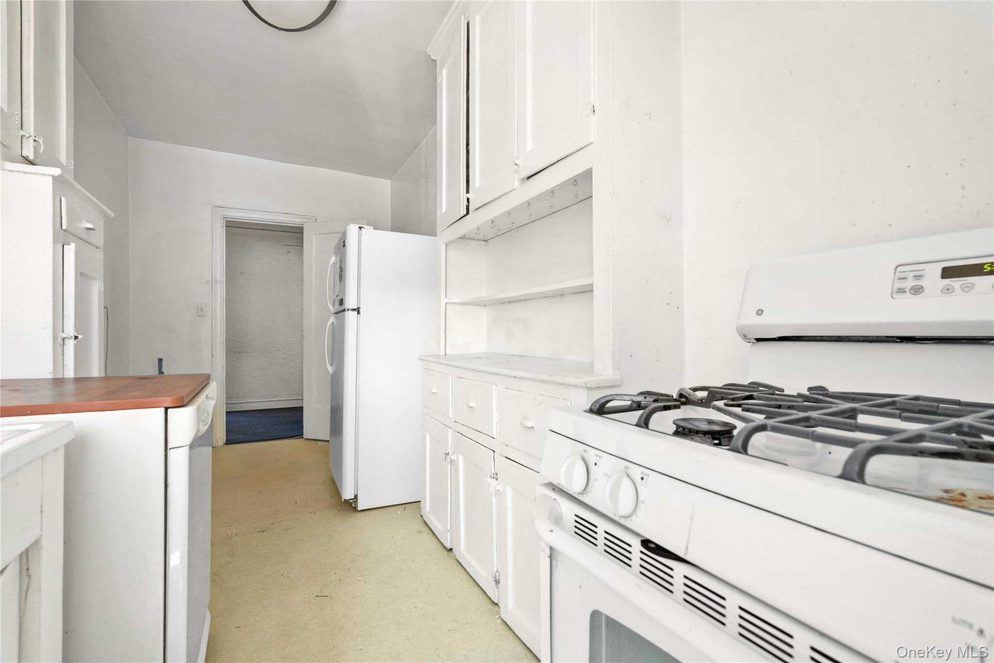 109-14 Ascan Avenue, Unit 5A photo 12