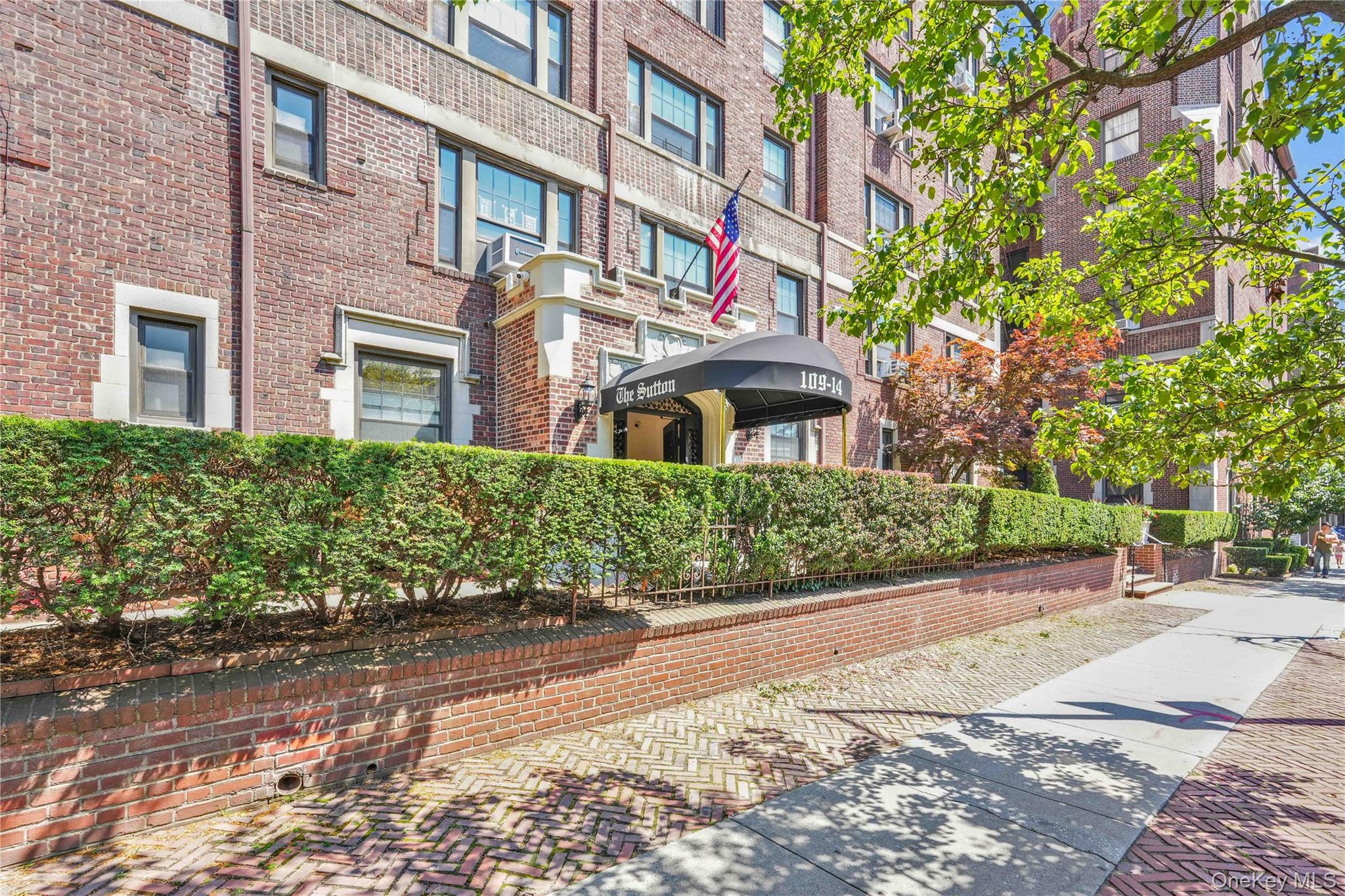 109-14 Ascan Avenue, Unit 5A photo 3