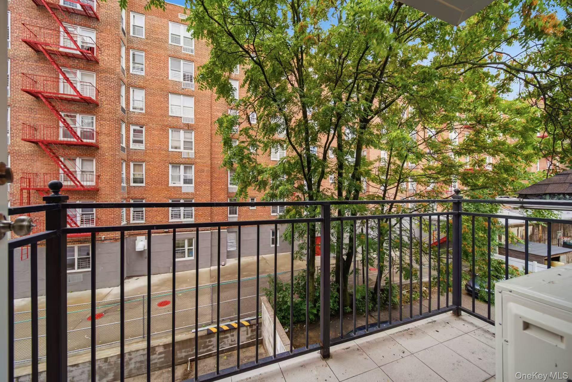 141-15 Cherry Avenue, Unit 3C photo 3
