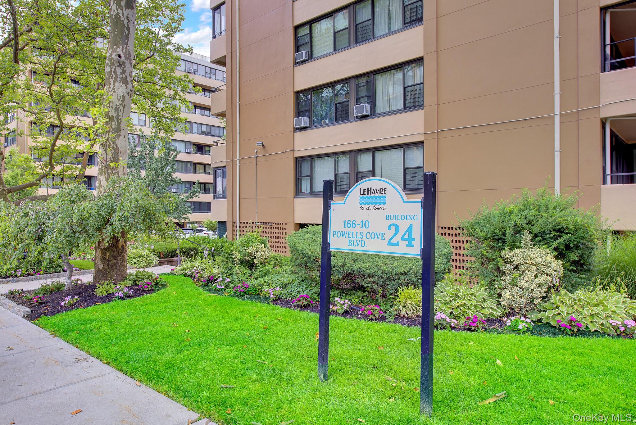 166-10 Powells Cove Boulevard, Unit 2C photo 4