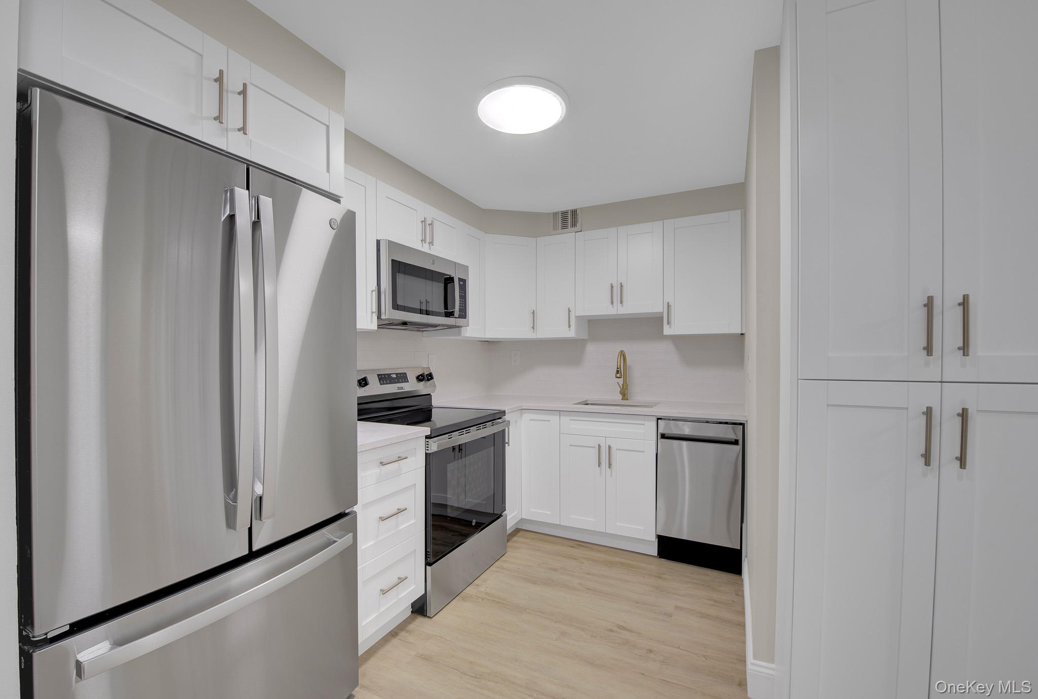 166-10 Powells Cove Boulevard, Unit 2C photo 9