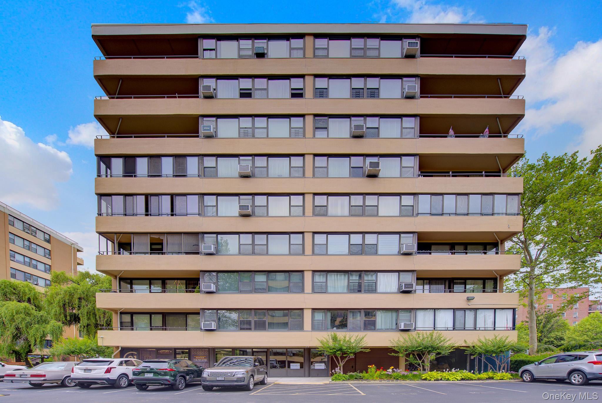 166-10 Powells Cove Boulevard, Unit 2C