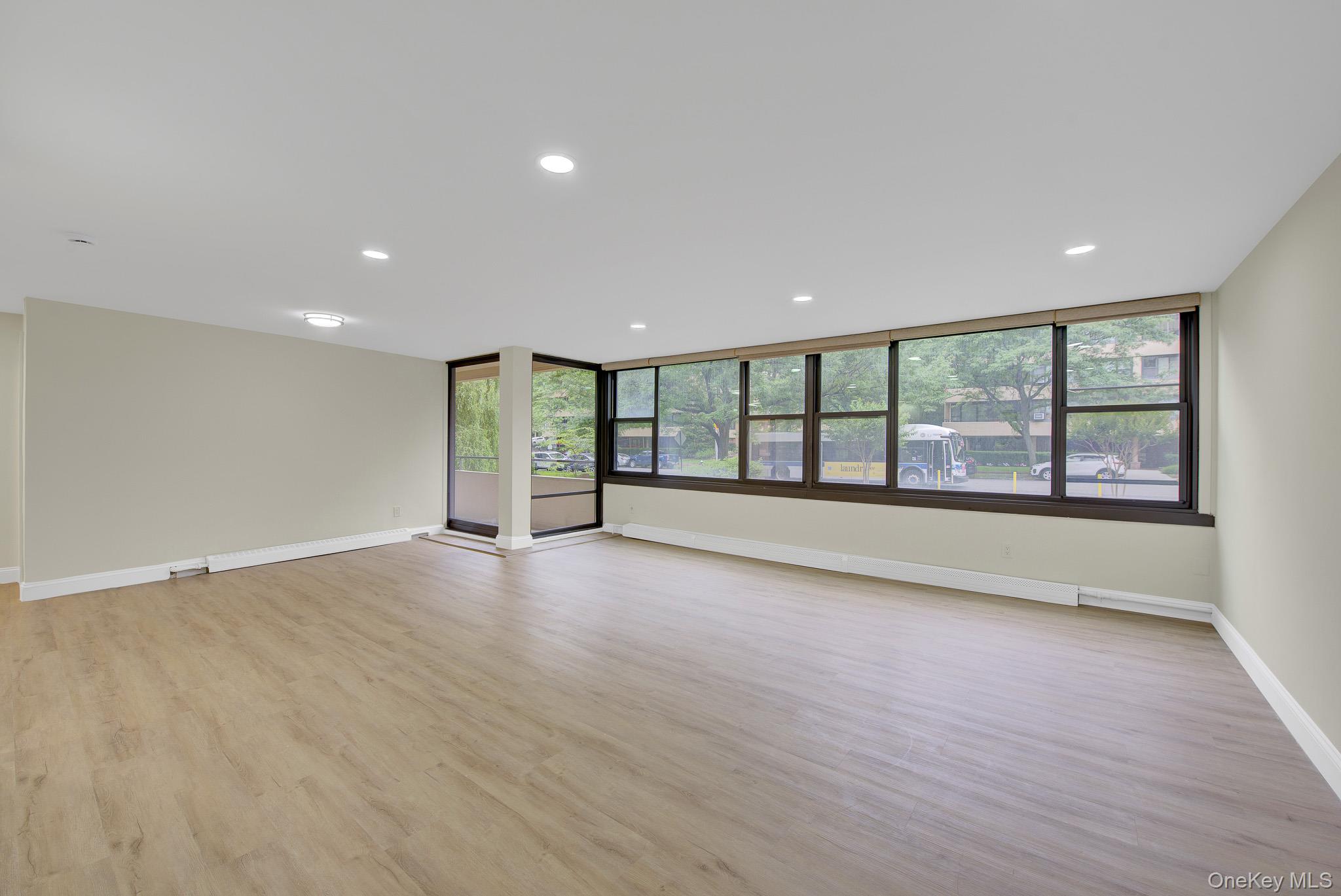 166-10 Powells Cove Boulevard, Unit 2C photo 6