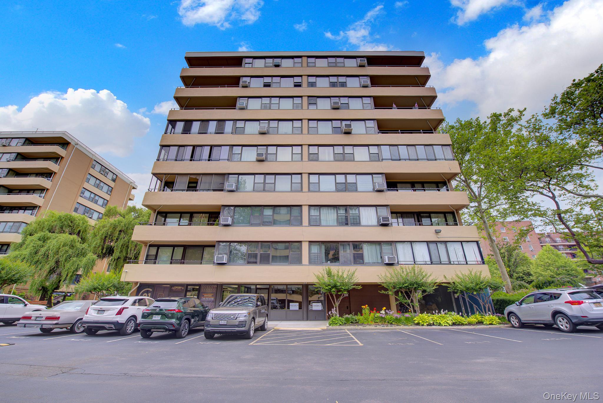 166-10 Powells Cove Boulevard, Unit 2C photo 2
