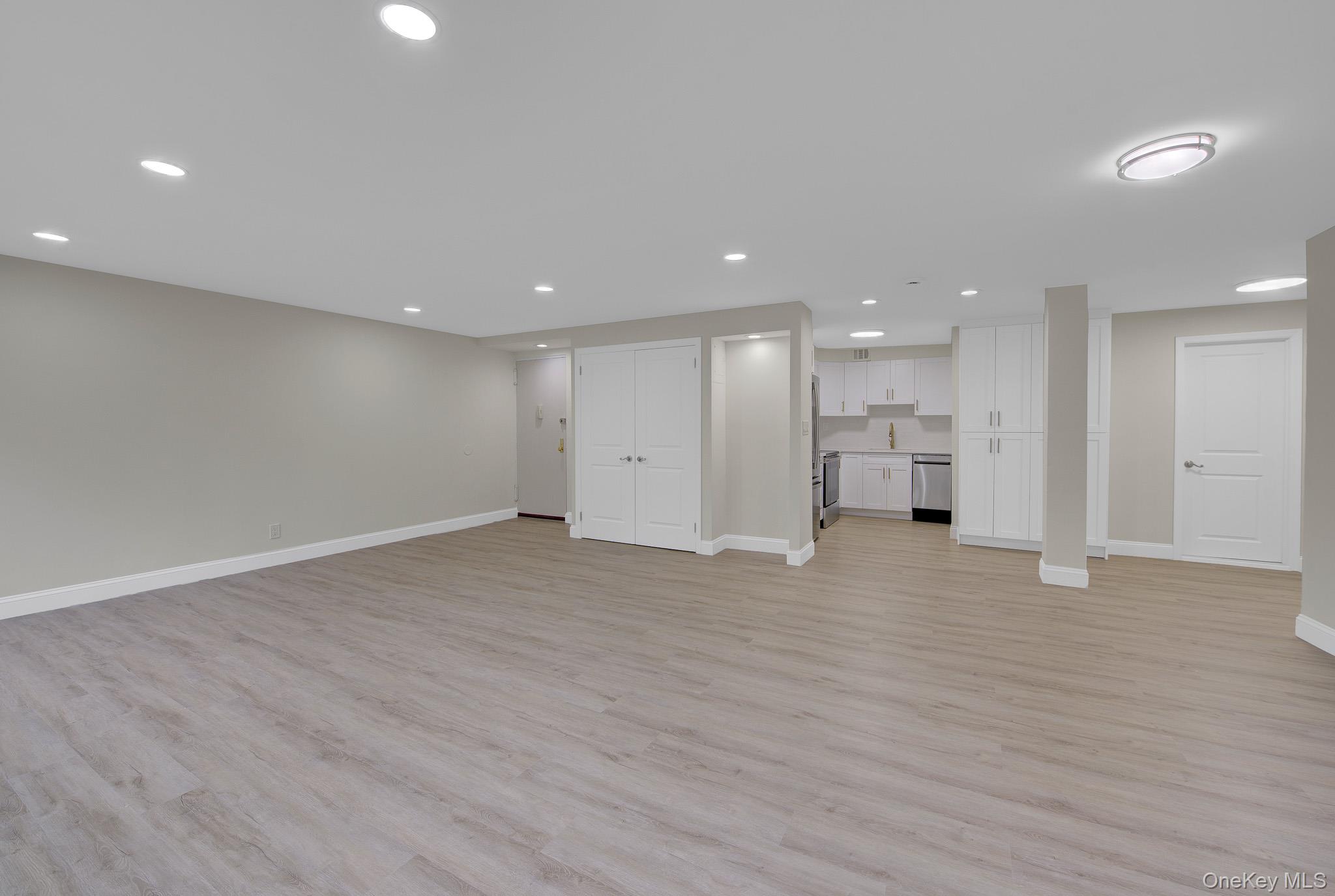 166-10 Powells Cove Boulevard, Unit 2C photo 8