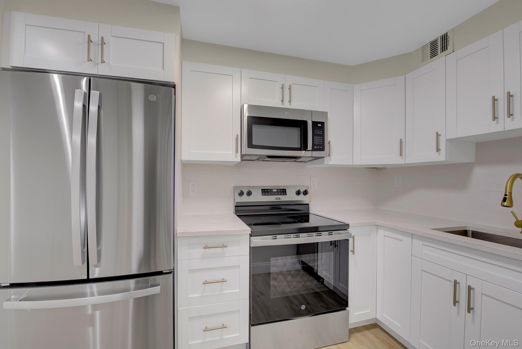 166-10 Powells Cove Boulevard, Unit 2C photo 10