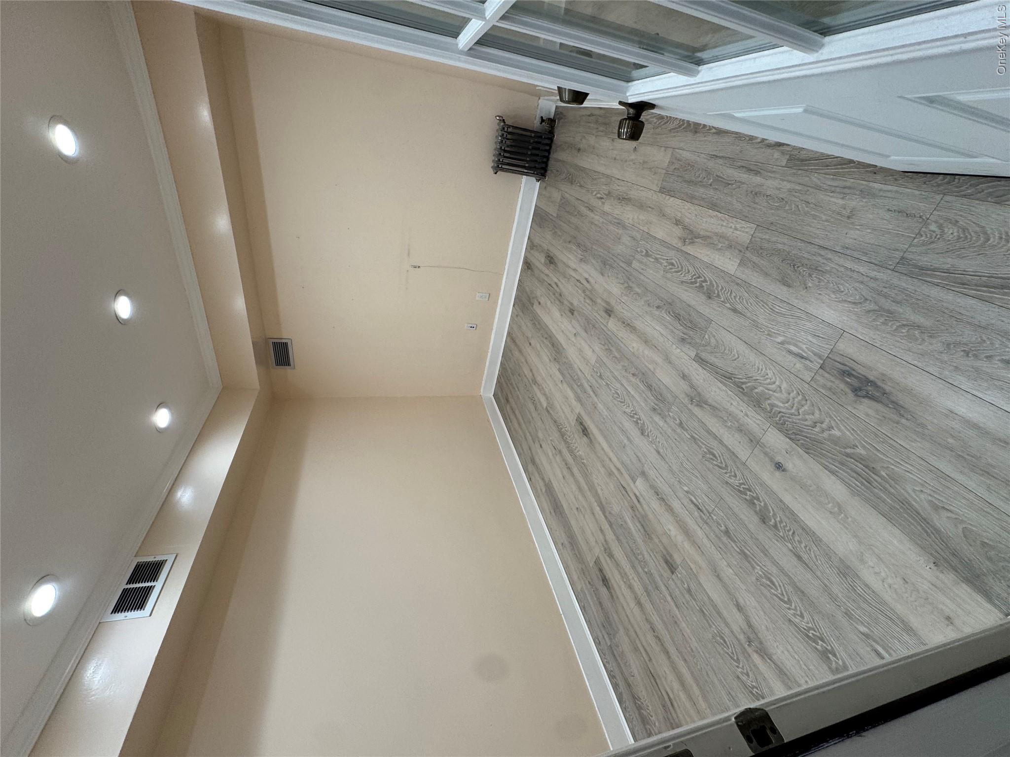 16718 Hillside Avenue, Unit 2nd floor photo 5