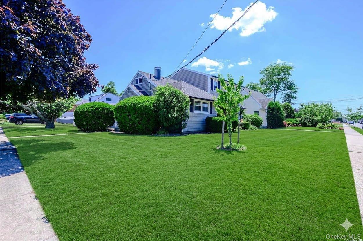 3251 Neptune Avenue – For Sale photo 2