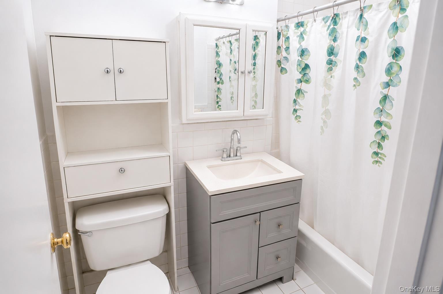 54-40 Little Neck Parkway, Unit #4F photo 9