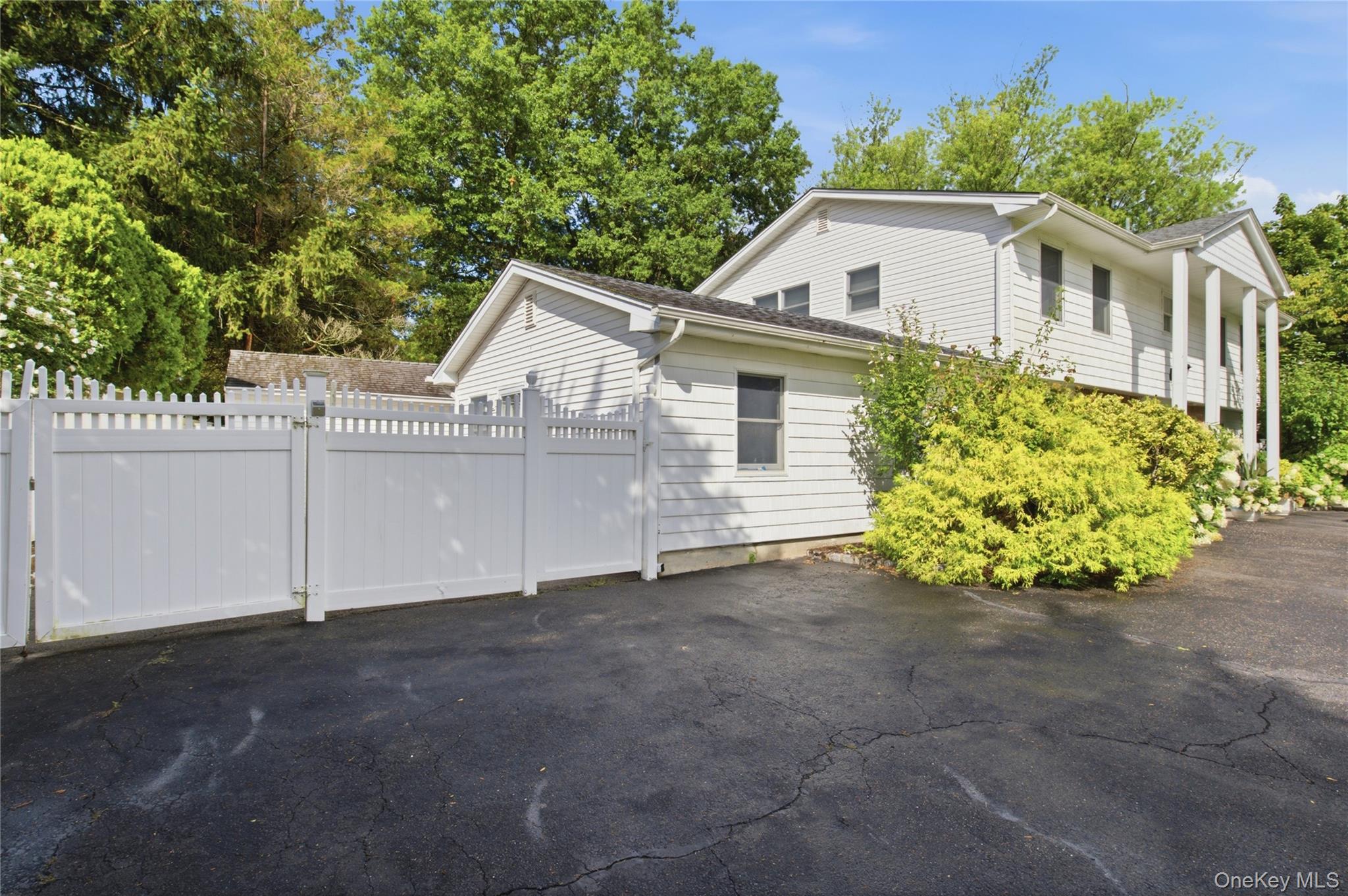 34 MARKWOOD Lane – For Rent photo 13