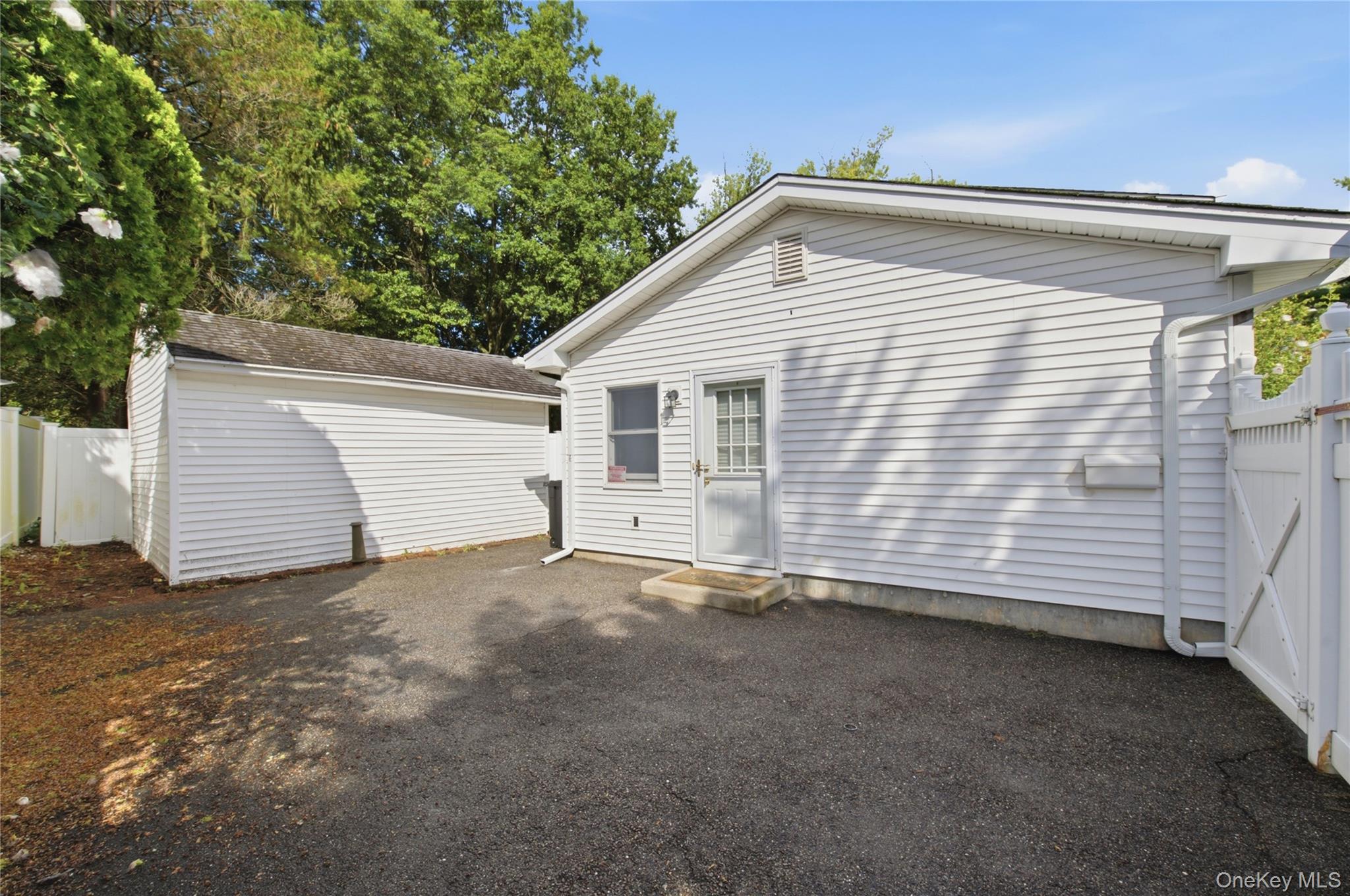 34 MARKWOOD Lane – For Rent photo 2