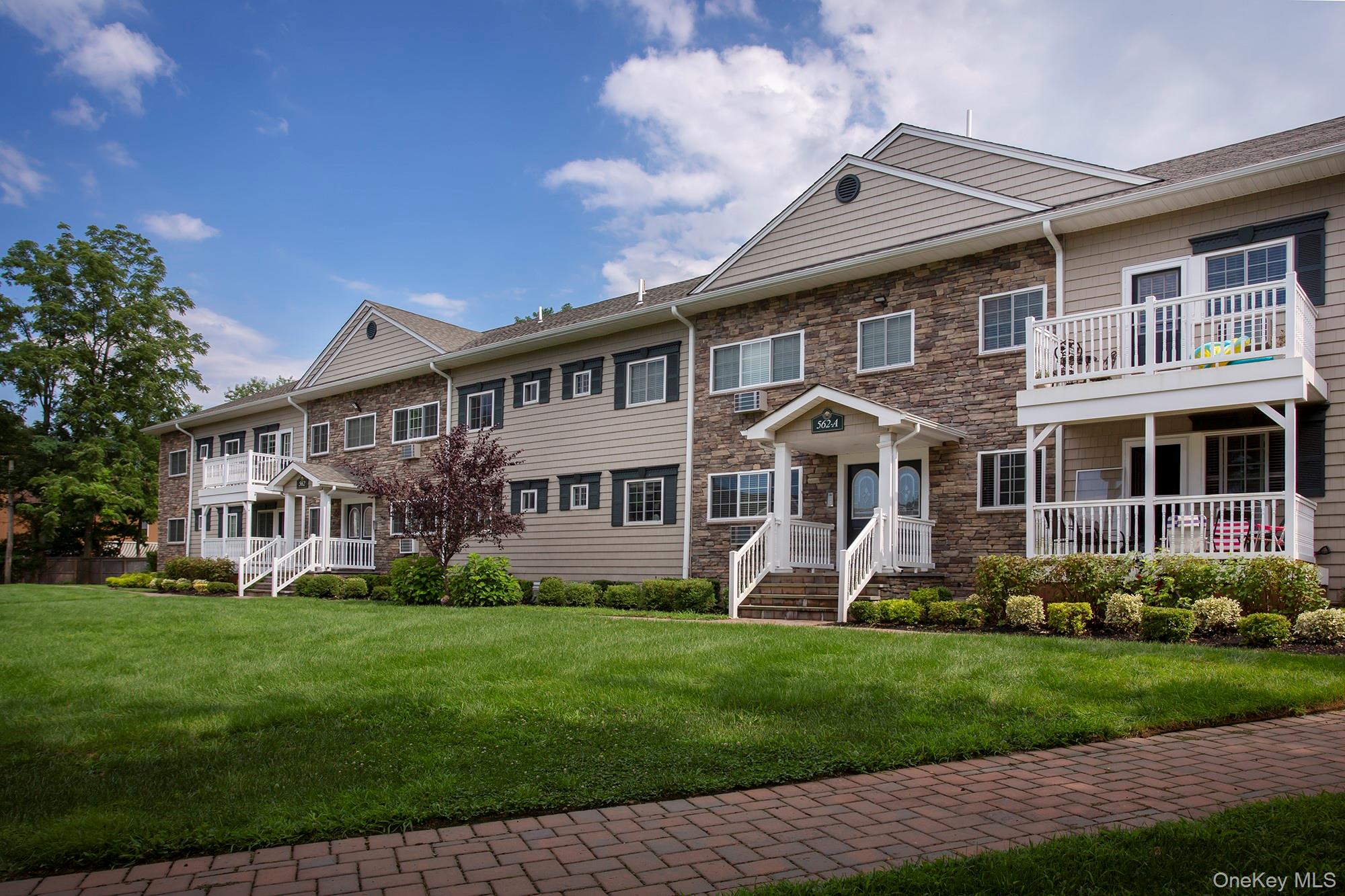 550 New Highway, Unit 1-2B