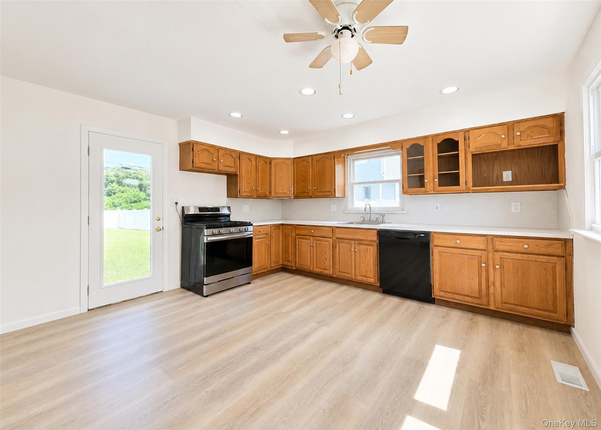 290 Eastwood Boulevard – For Sale photo 6