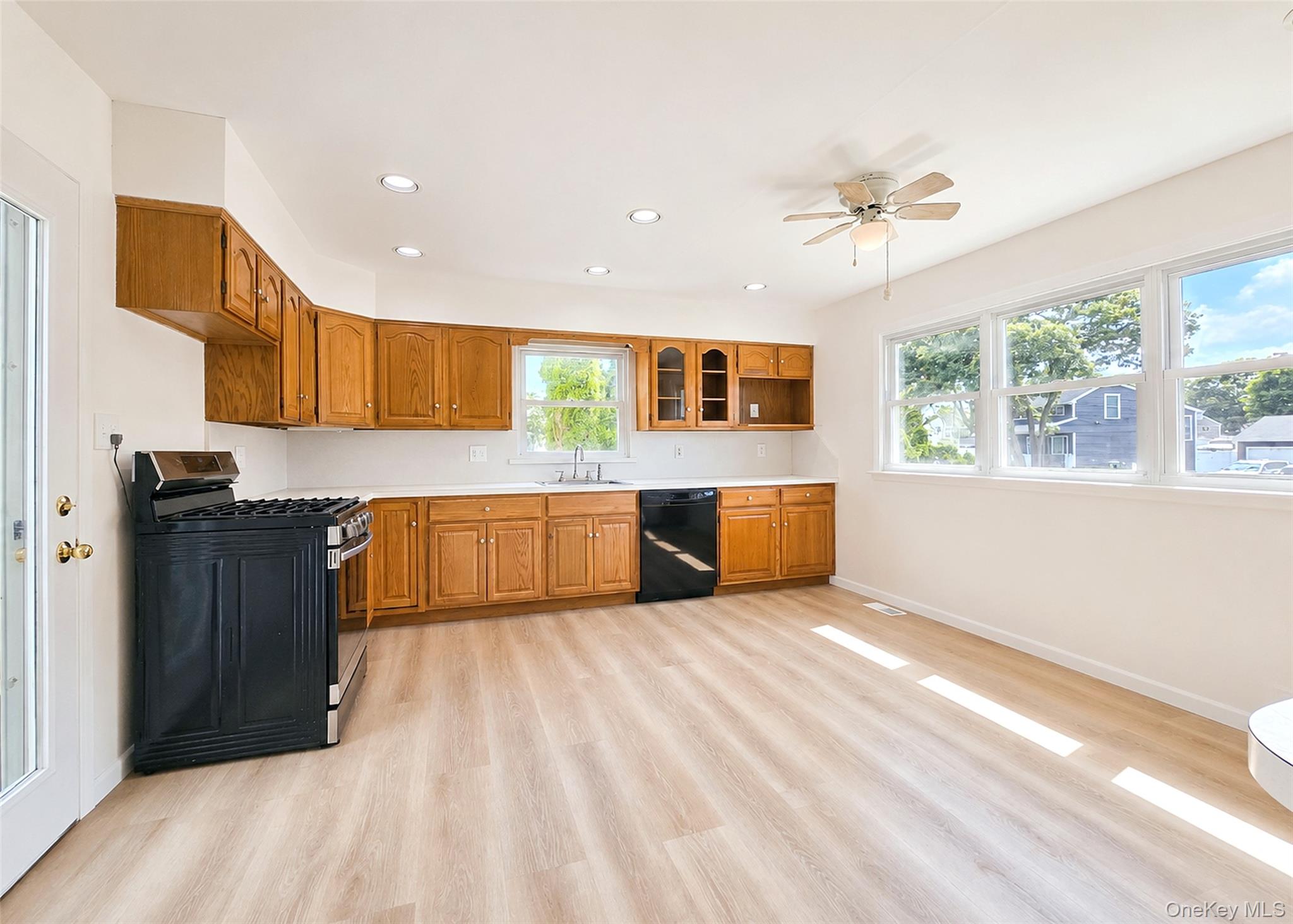 290 Eastwood Boulevard – For Sale photo 5