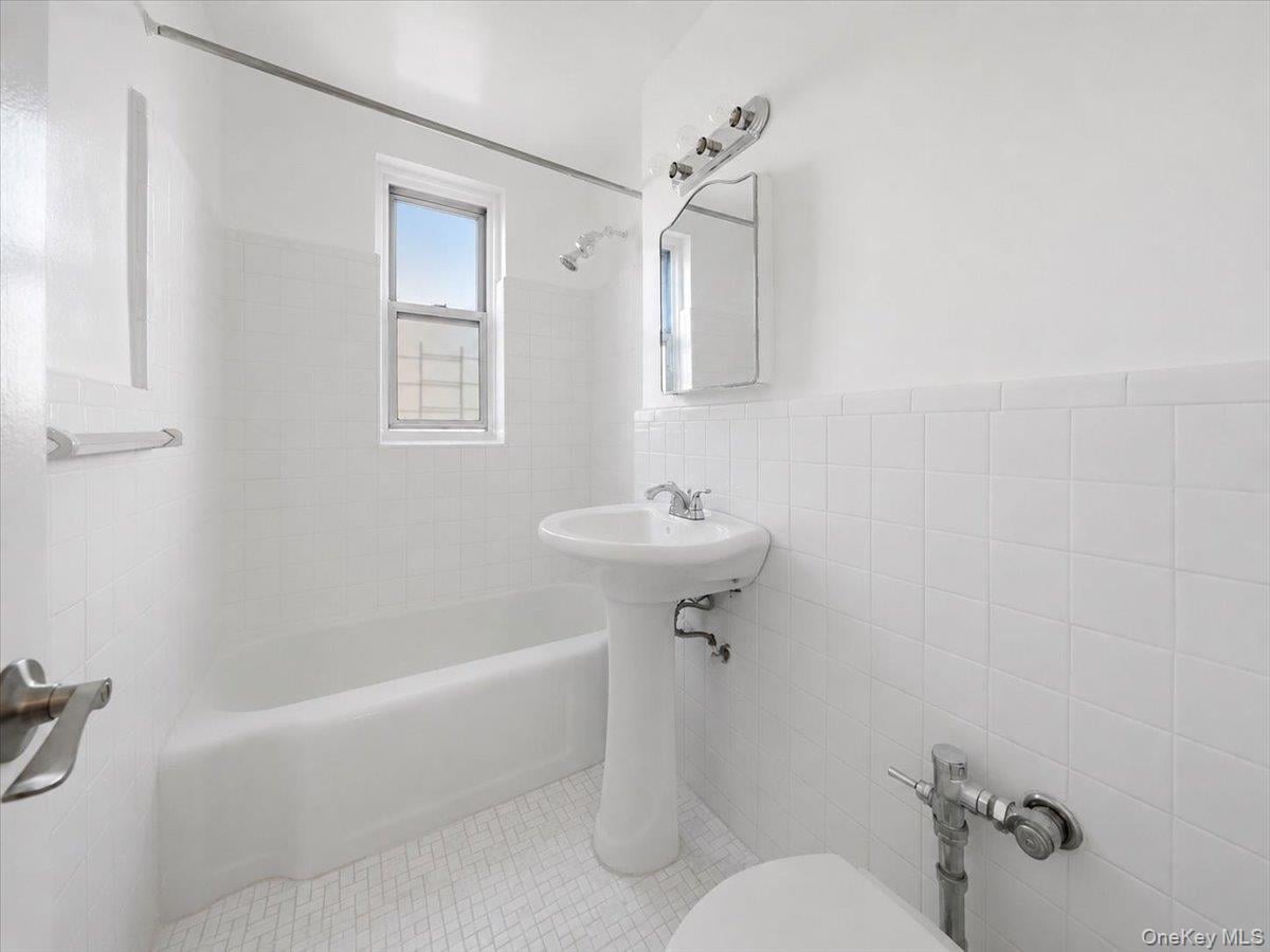 2630 Kingsbridge Terrace, Unit 3A photo 12