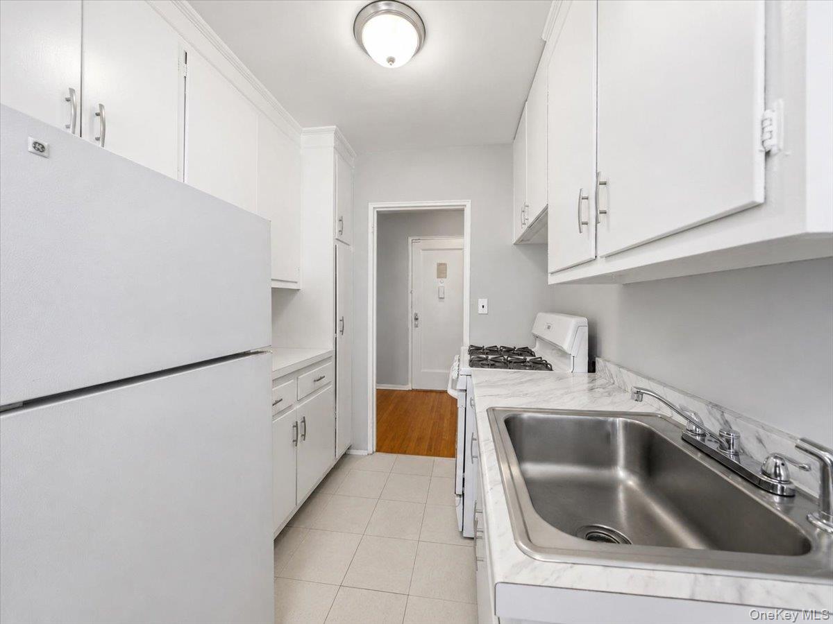 2630 Kingsbridge Terrace, Unit 3A photo 6