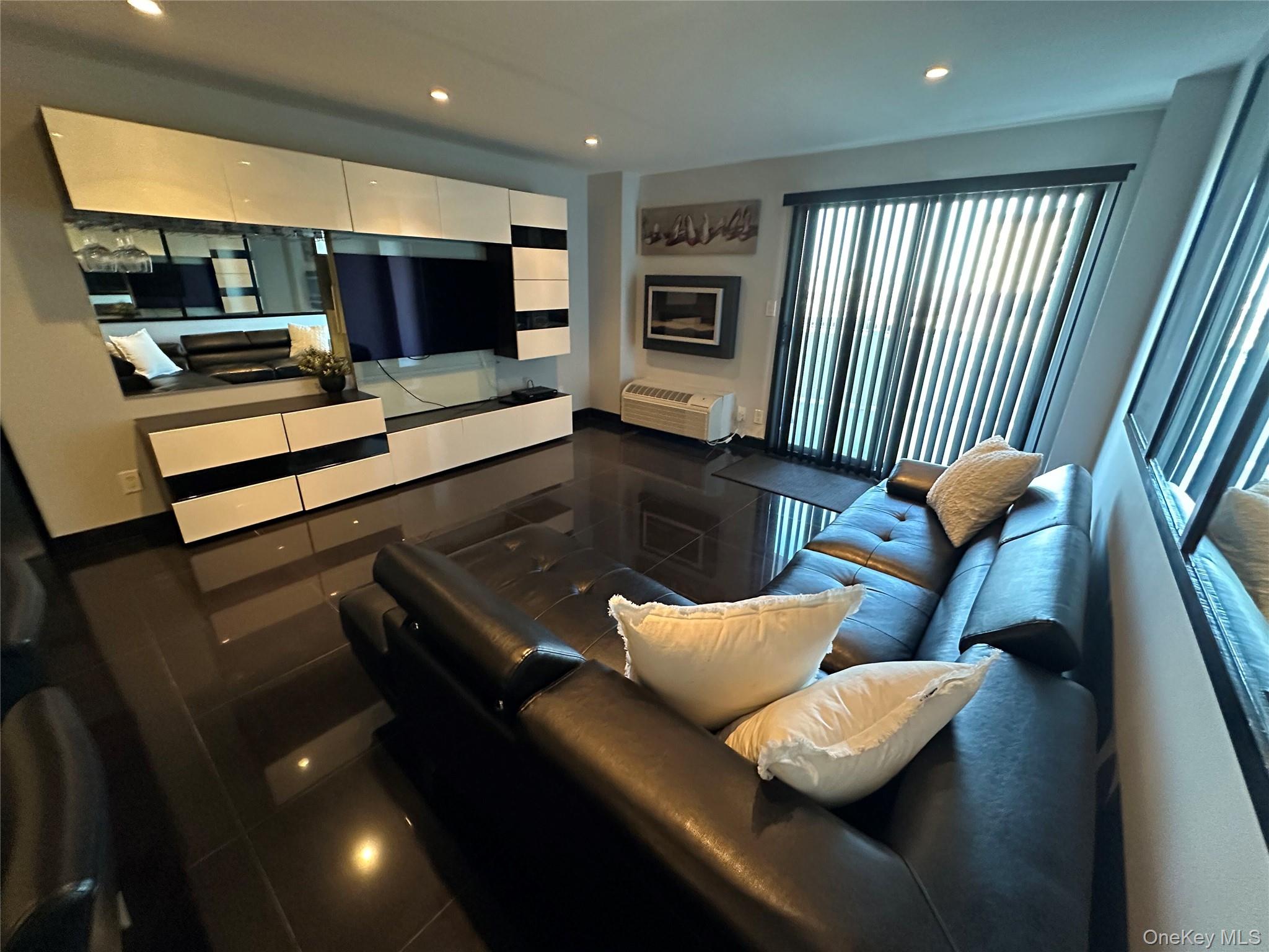 360 Shore Road, Unit 2G photo 17