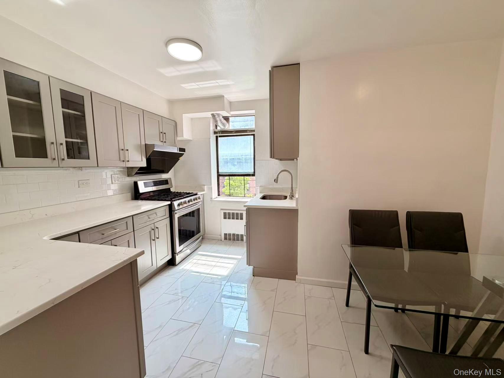 85-14 Broadway, Unit 3L photo 6