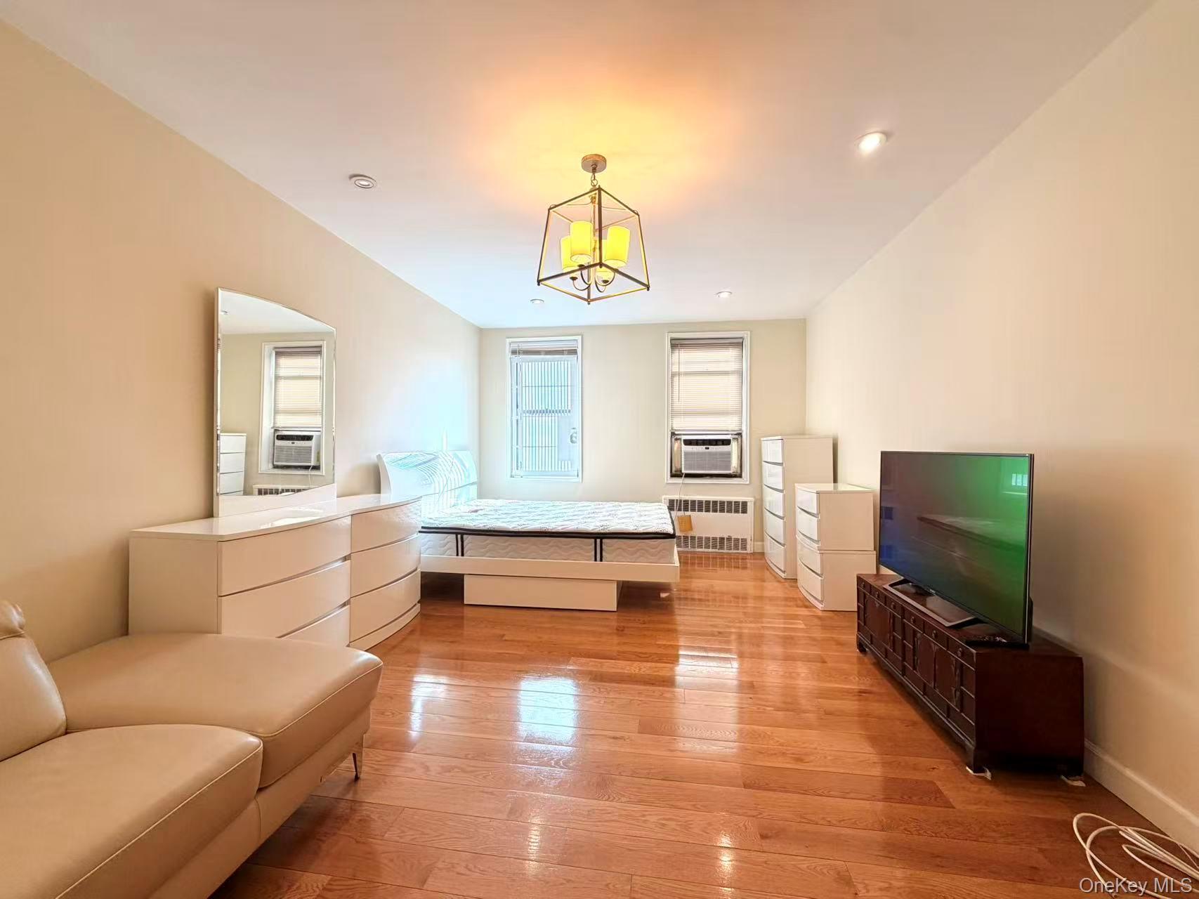 85-14 Broadway, Unit 3L photo 3
