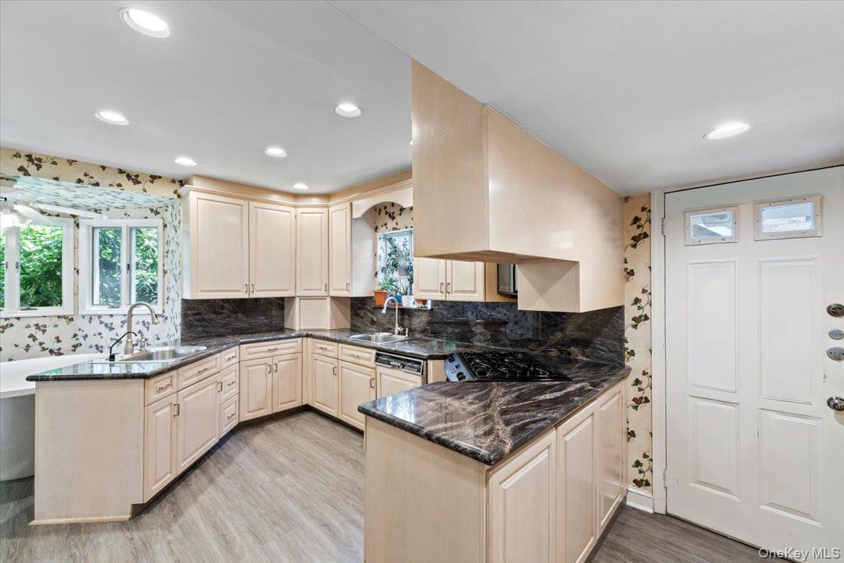 8507 Avon Street – For Sale photo 15