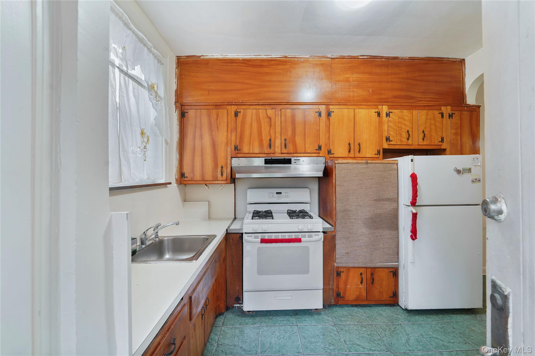 1402 E 37th Street – For Sale photo 6