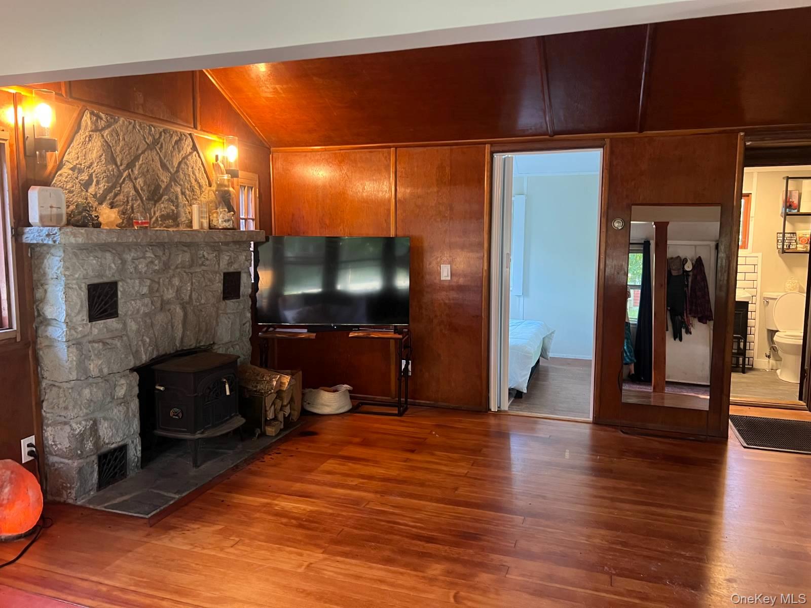 118 E Thompson Place – For Sale photo 15