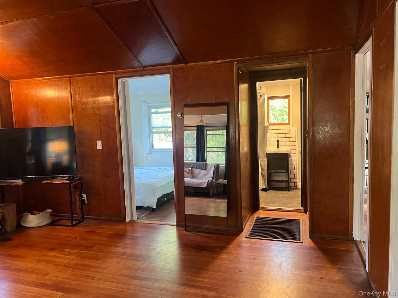 118 E Thompson Place – For Sale photo 14