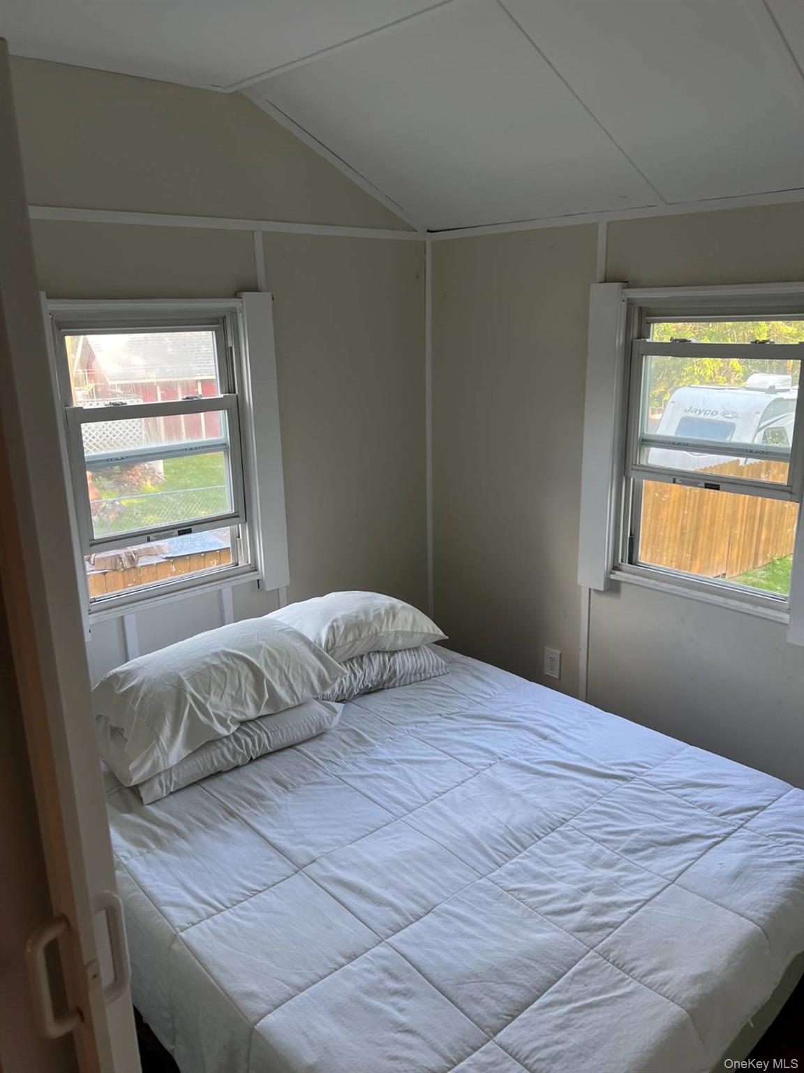 118 E Thompson Place – For Sale photo 16