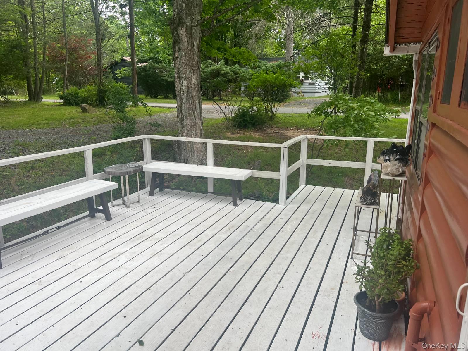 118 E Thompson Place – For Sale photo 2