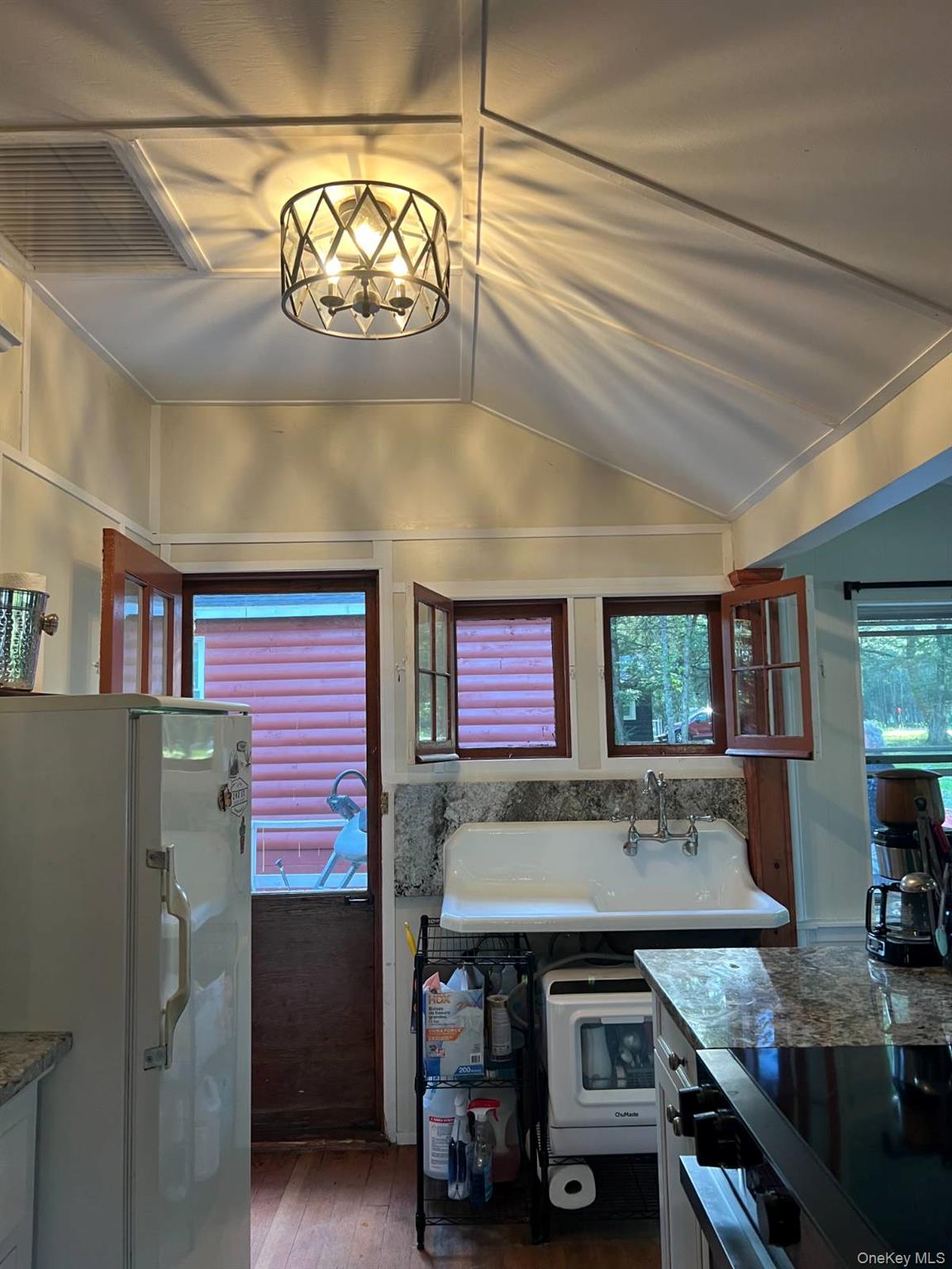 118 E Thompson Place – For Sale photo 45