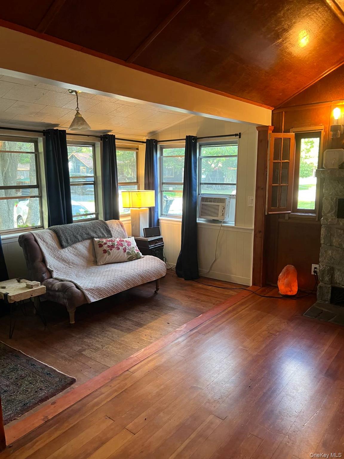 118 E Thompson Place – For Sale photo 34