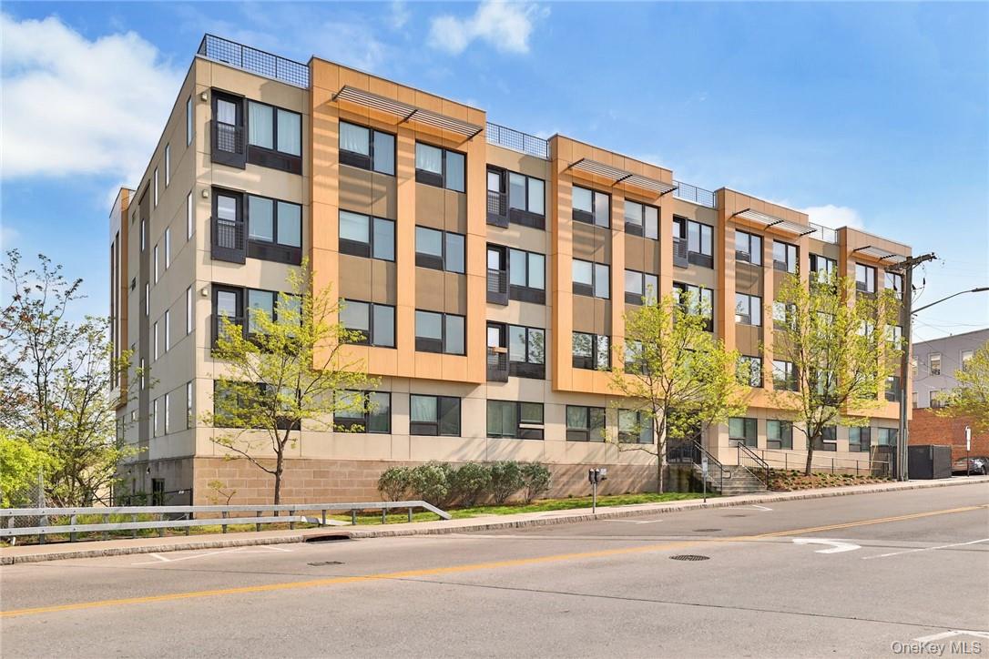 68 Lake Street, Unit 305 photo 32