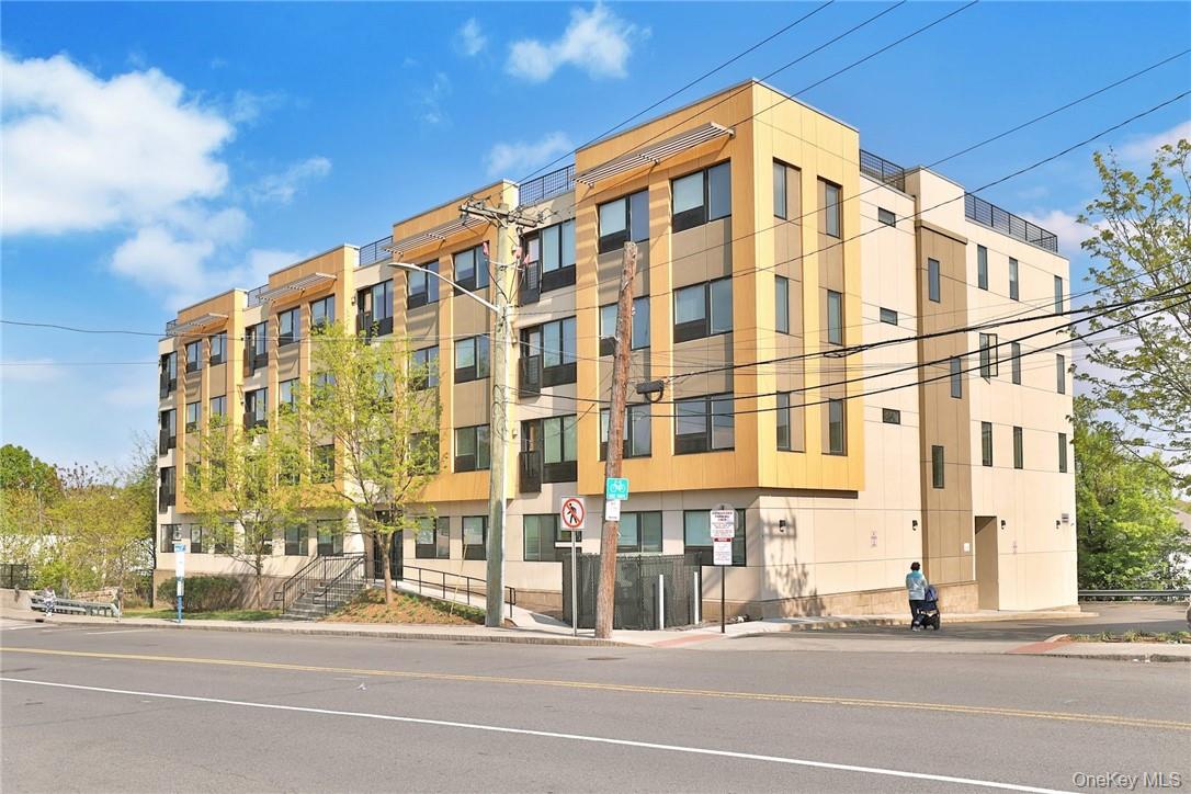 68 Lake Street, Unit 305