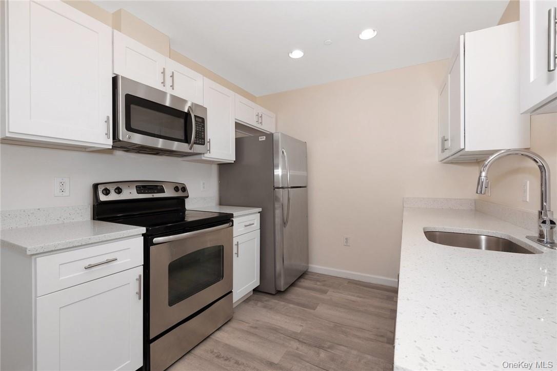 68 Lake Street, Unit 305 photo 15