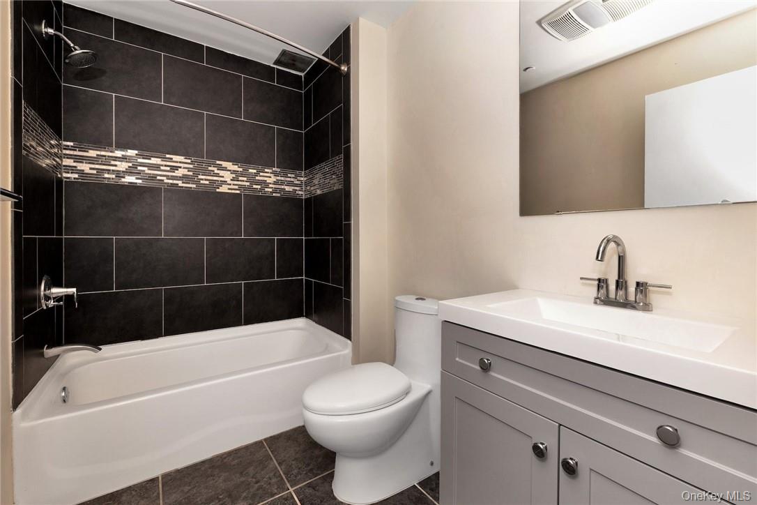 68 Lake Street, Unit 305 photo 29