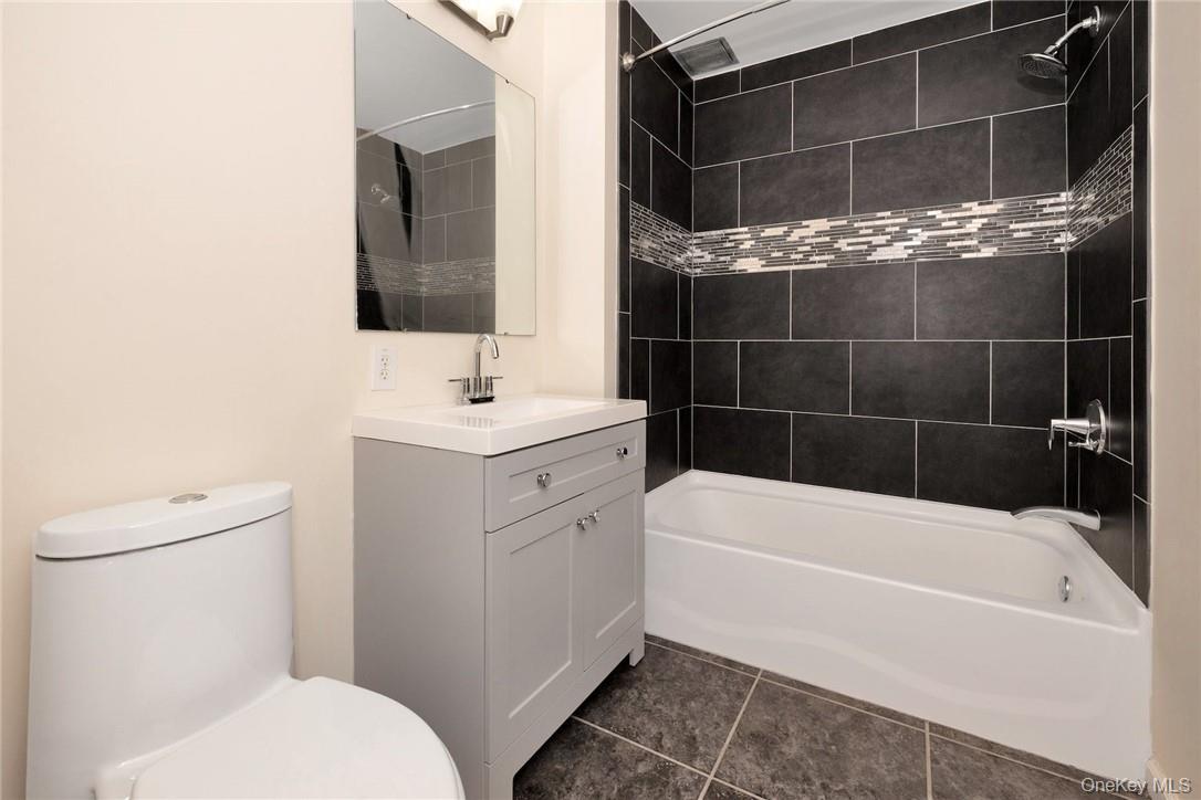 68 Lake Street, Unit 305 photo 28