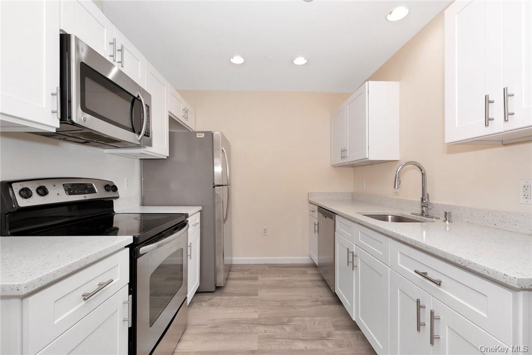 68 Lake Street, Unit 305 photo 16