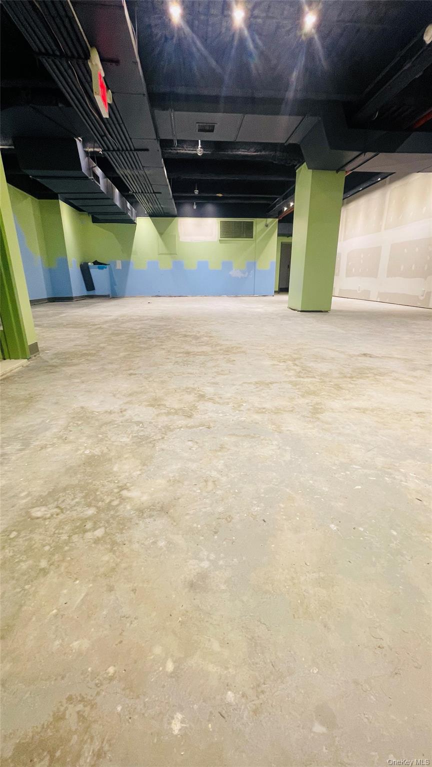 13517 Northern Boulevard, Unit Store photo 3