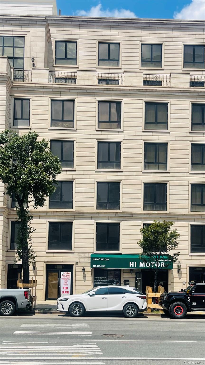 13517 Northern Boulevard, Unit Store