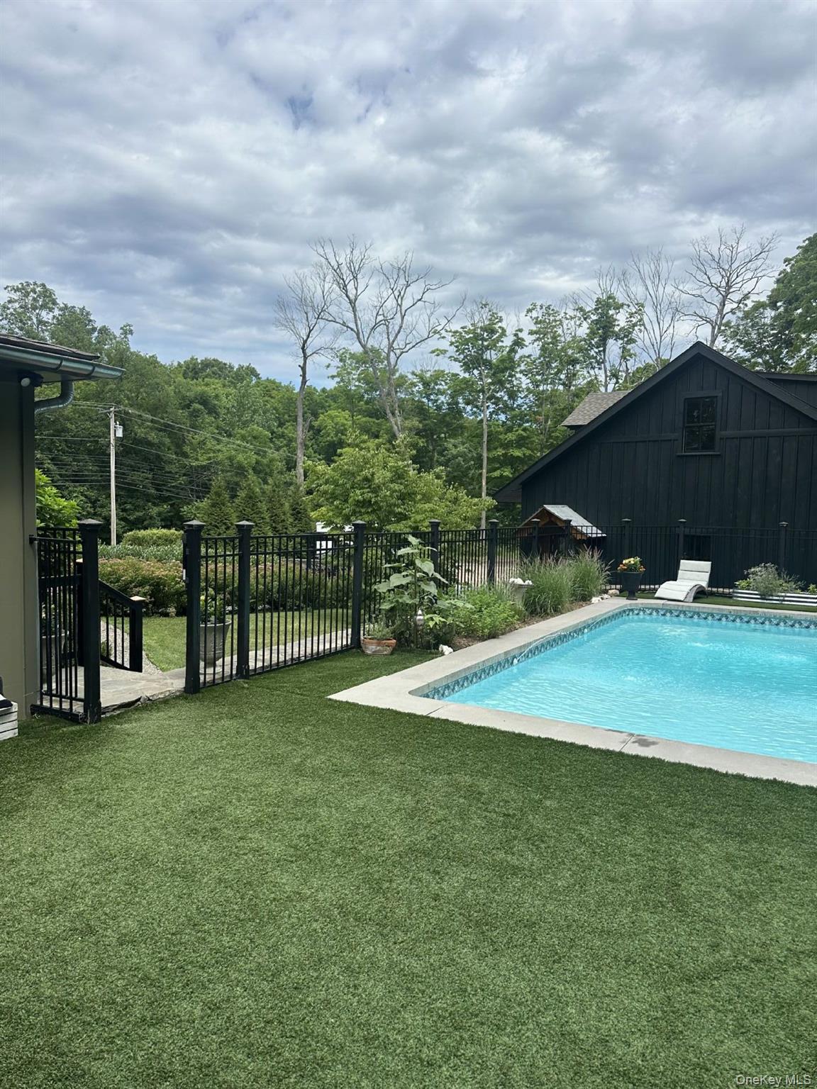 5012 Albany Post – For Sale photo 10
