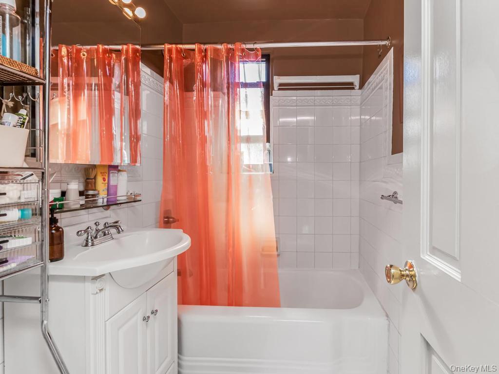3840 Greystone Avenue, Unit 6P photo 9
