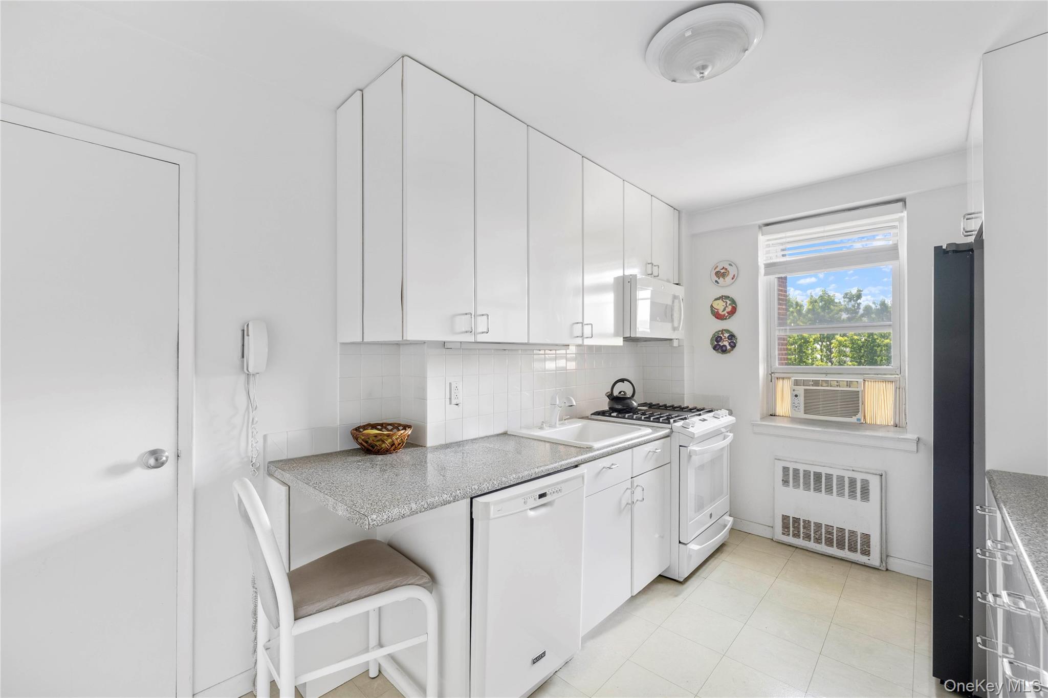 3135 Johnson Avenue, Unit 11C photo 4